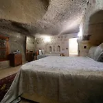 Hotel Flintstones Cave