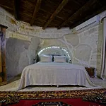 Hotel Flintstones Cave 3*