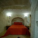 Hotel Flintstones Cave 3*