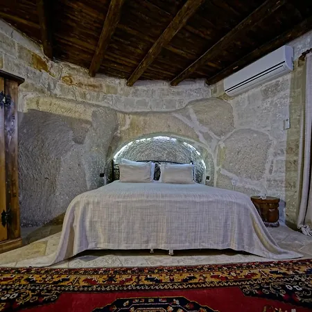 Hotel Flintstones Cave 3*