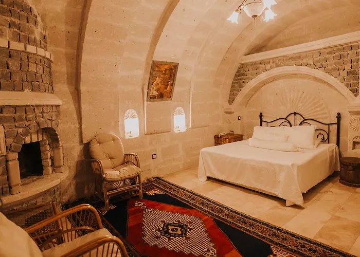 Hotel Flintstones Cave 3*