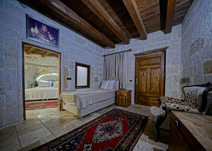 Hotel Flintstones Cave 3*