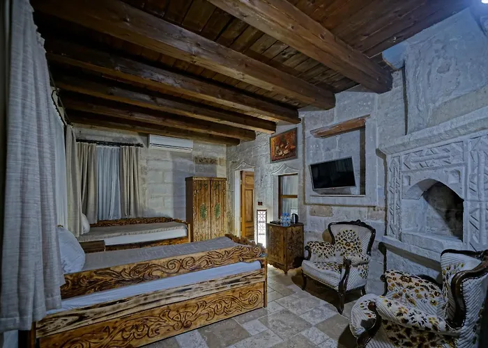 Hotel Flintstones Cave 3*