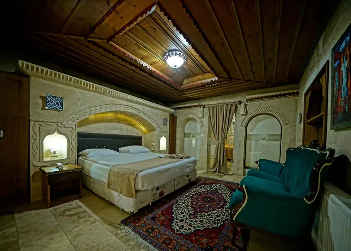 Hotel Flintstones Cave 3*