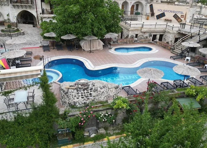 Hotel Flintstones Cave 3*