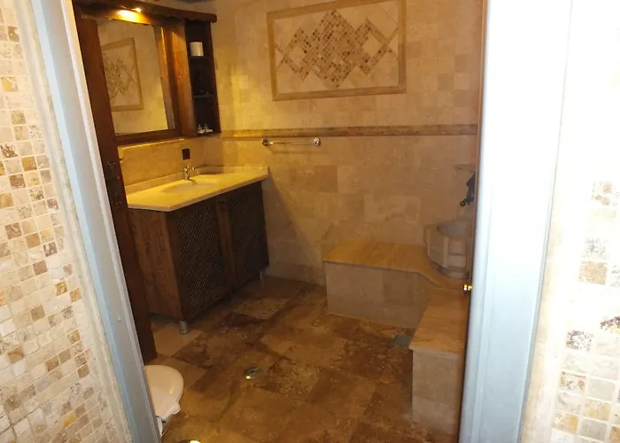 Hotel Flintstones Cave